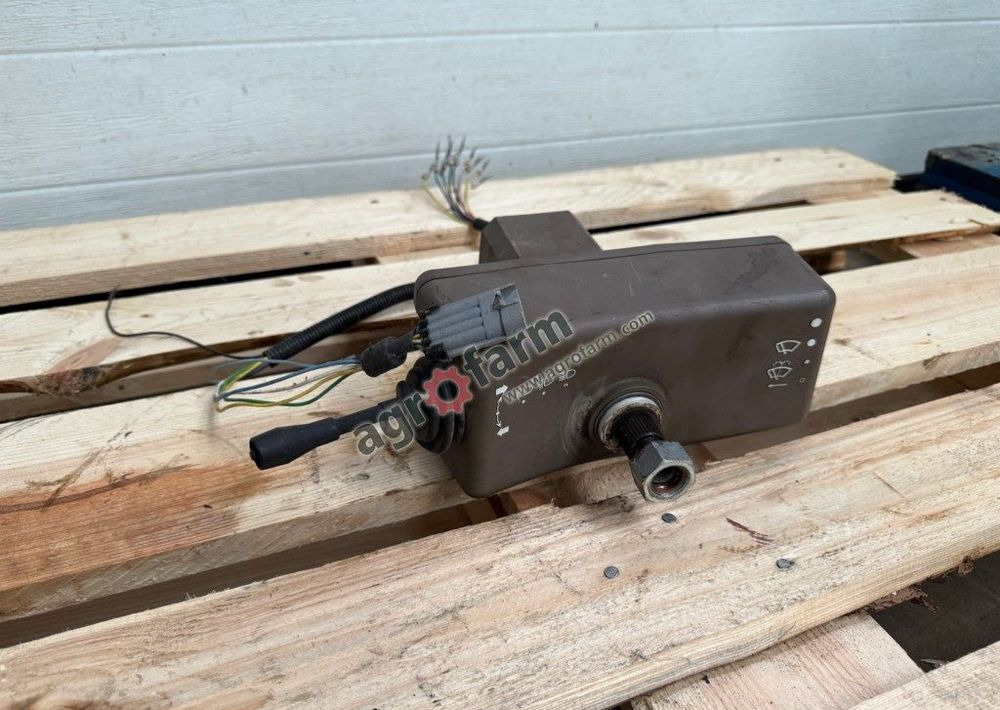 Moduł multifunkcyjny, John Deere 6155M - النظام الكهربائي: صورة 1 Moduł multifunkcyjny, John Deere 6155M - النظام الكهربائي: صورة 1