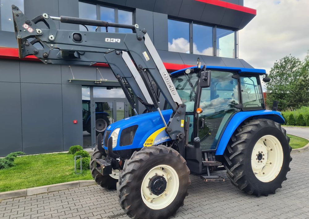 New Holland T5040 - جرار: صورة 1 New Holland T5040 - جرار: صورة 1