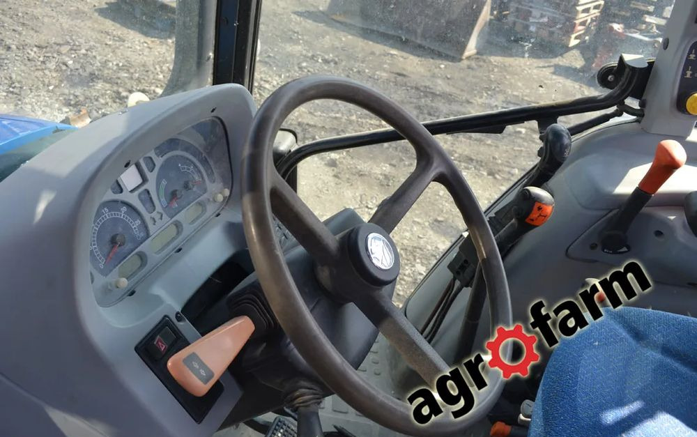 New Holland T5050 skrzynia silnik most obudowa piasta blok zawór - صندوق التروس - الآلات الزراعية: صورة 4 New Holland T5050 skrzynia silnik most obudowa piasta blok zawór - صندوق التروس - الآلات الزراعية: صورة 4
