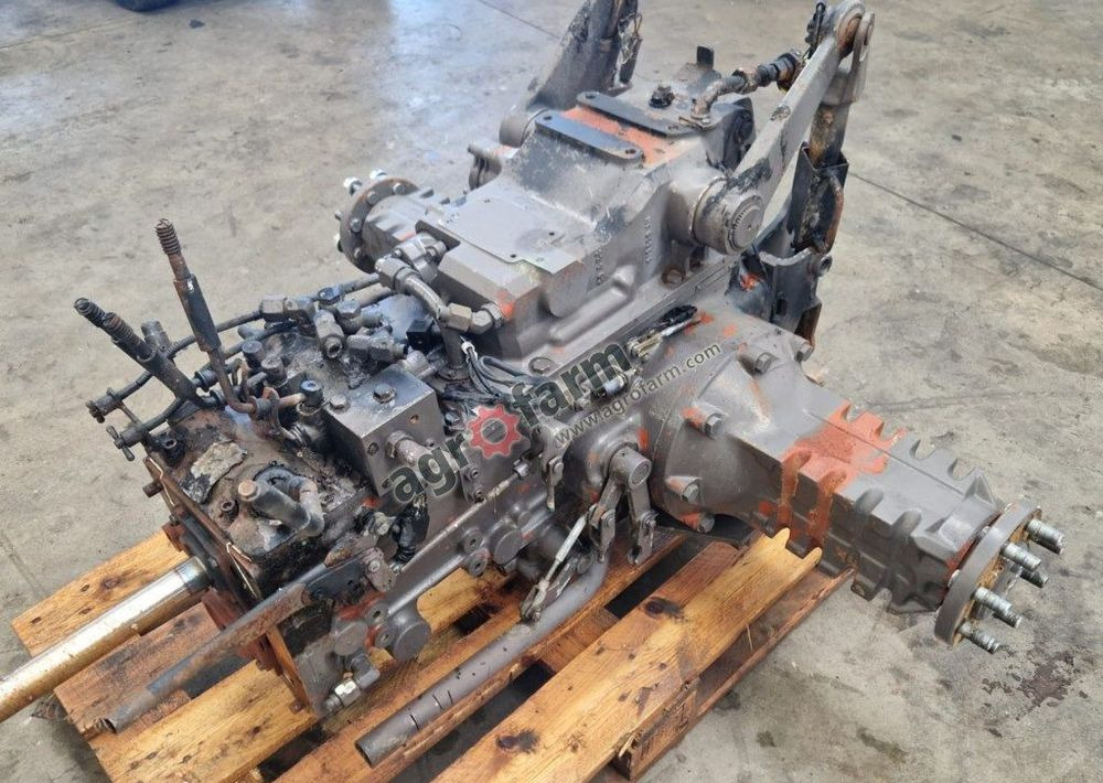 Skrzynia biegów i most tylny Renault Fructus 130 - صندوق التروس: صورة 2 Skrzynia biegów i most tylny Renault Fructus 130 - صندوق التروس: صورة 2