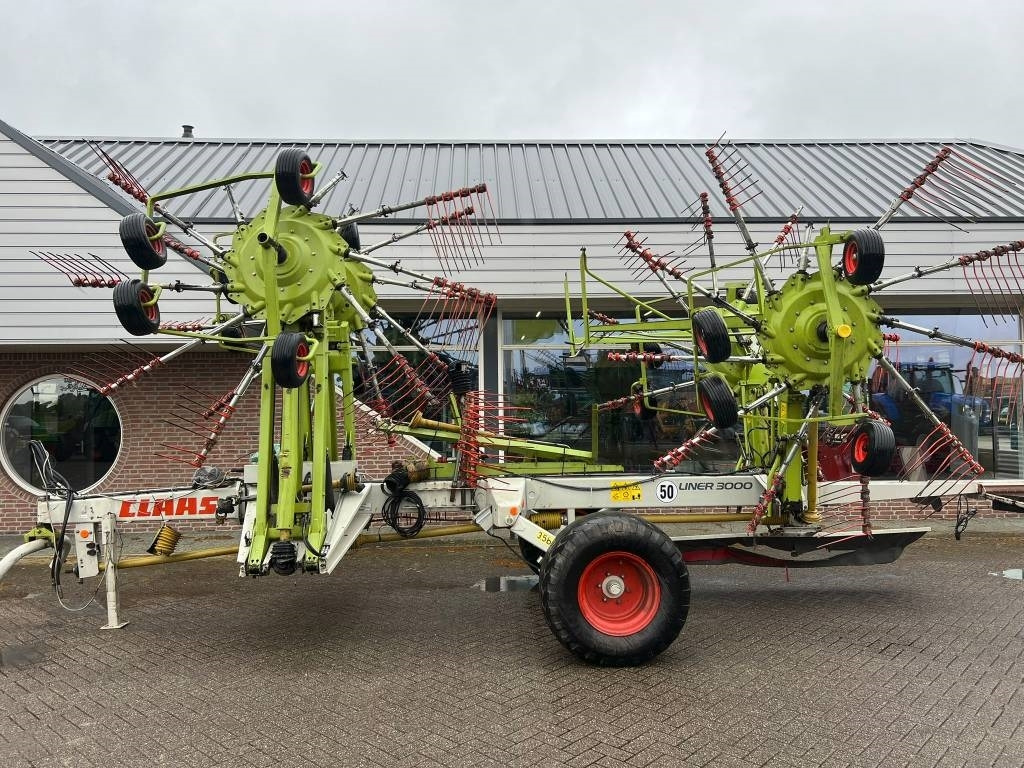 Claas Liner 3000 - آلة تيبيس العشب/ آلة جمع العشب: صورة 2 Claas Liner 3000 - آلة تيبيس العشب/ آلة جمع العشب: صورة 2