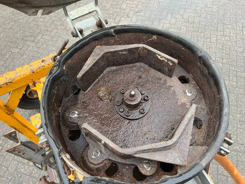 Hekamp 11 tand bouwland bemester  - آلة رش السماد الطبيعي: صورة 5 Hekamp 11 tand bouwland bemester  - آلة رش السماد الطبيعي: صورة 5