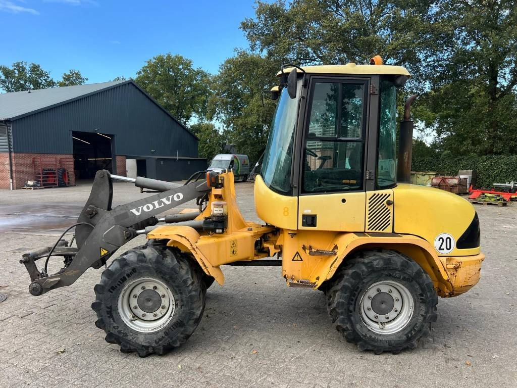 Volvo L 30 B - اللودر بعجل: صورة 2 Volvo L 30 B - اللودر بعجل: صورة 2