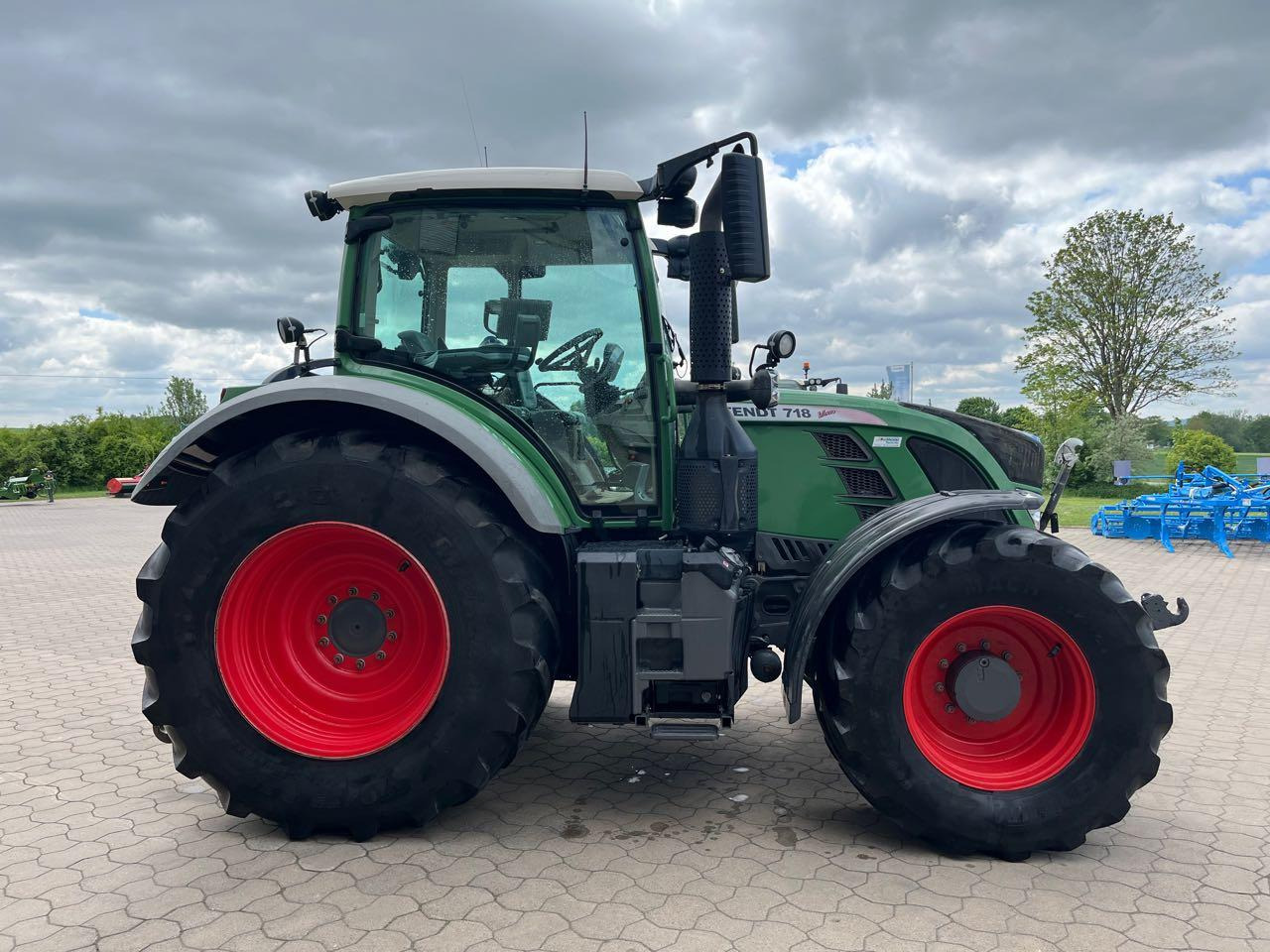 Fendt 718 Vario SCR - جرار: صورة 1 Fendt 718 Vario SCR - جرار: صورة 1