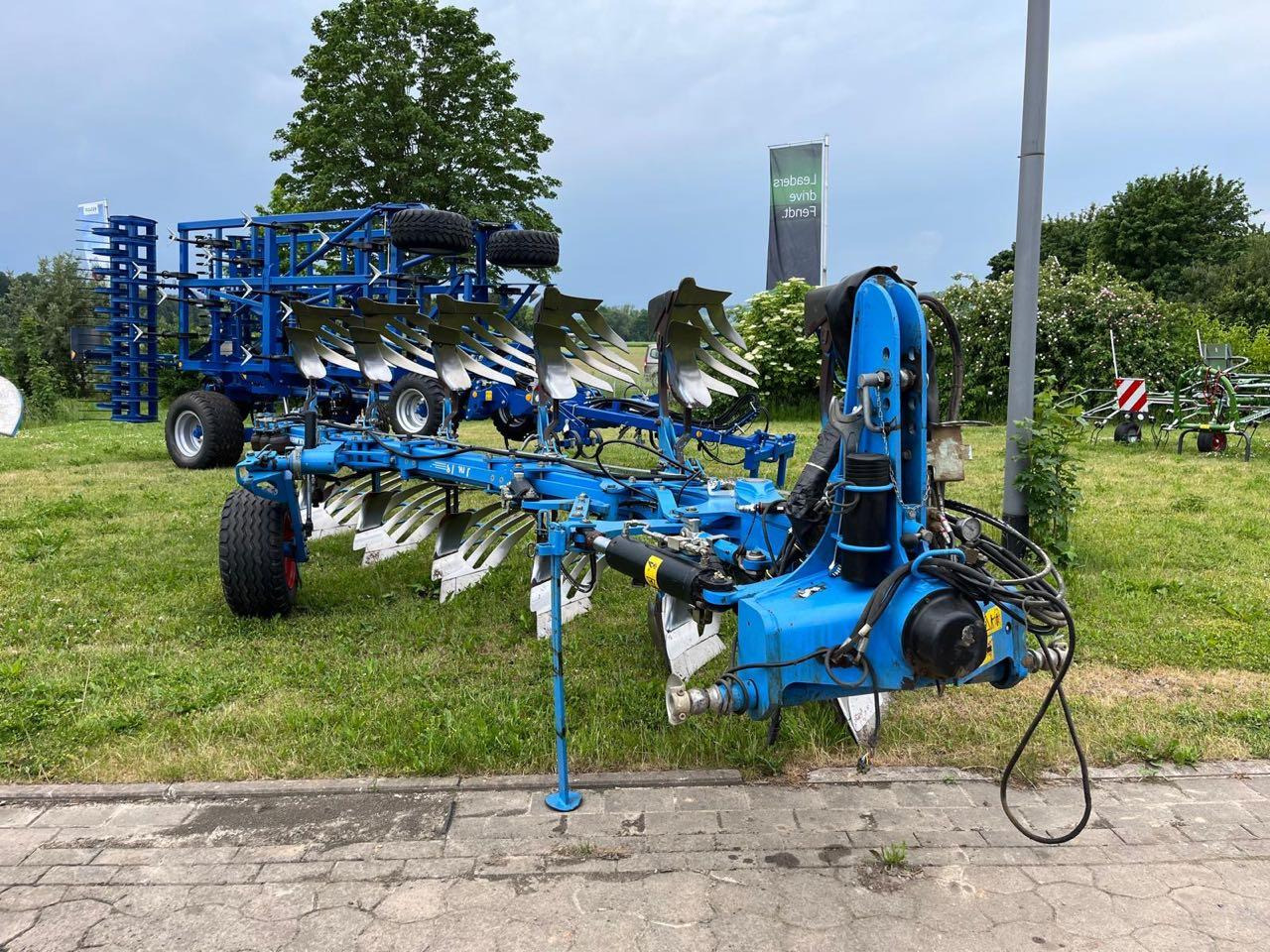 Lemken Juwel 8 V T 5 + 1 L 100 TurnControl - محراث: صورة 1 Lemken Juwel 8 V T 5 + 1 L 100 TurnControl - محراث: صورة 1