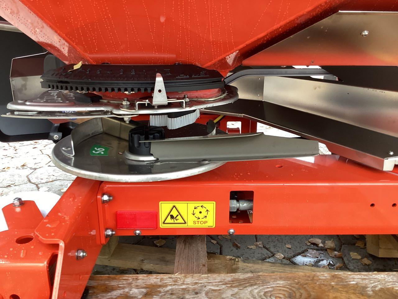 Rauch AXIS-H 50.2 EMC + W - آلة رش السماد: صورة 5 Rauch AXIS-H 50.2 EMC + W - آلة رش السماد: صورة 5