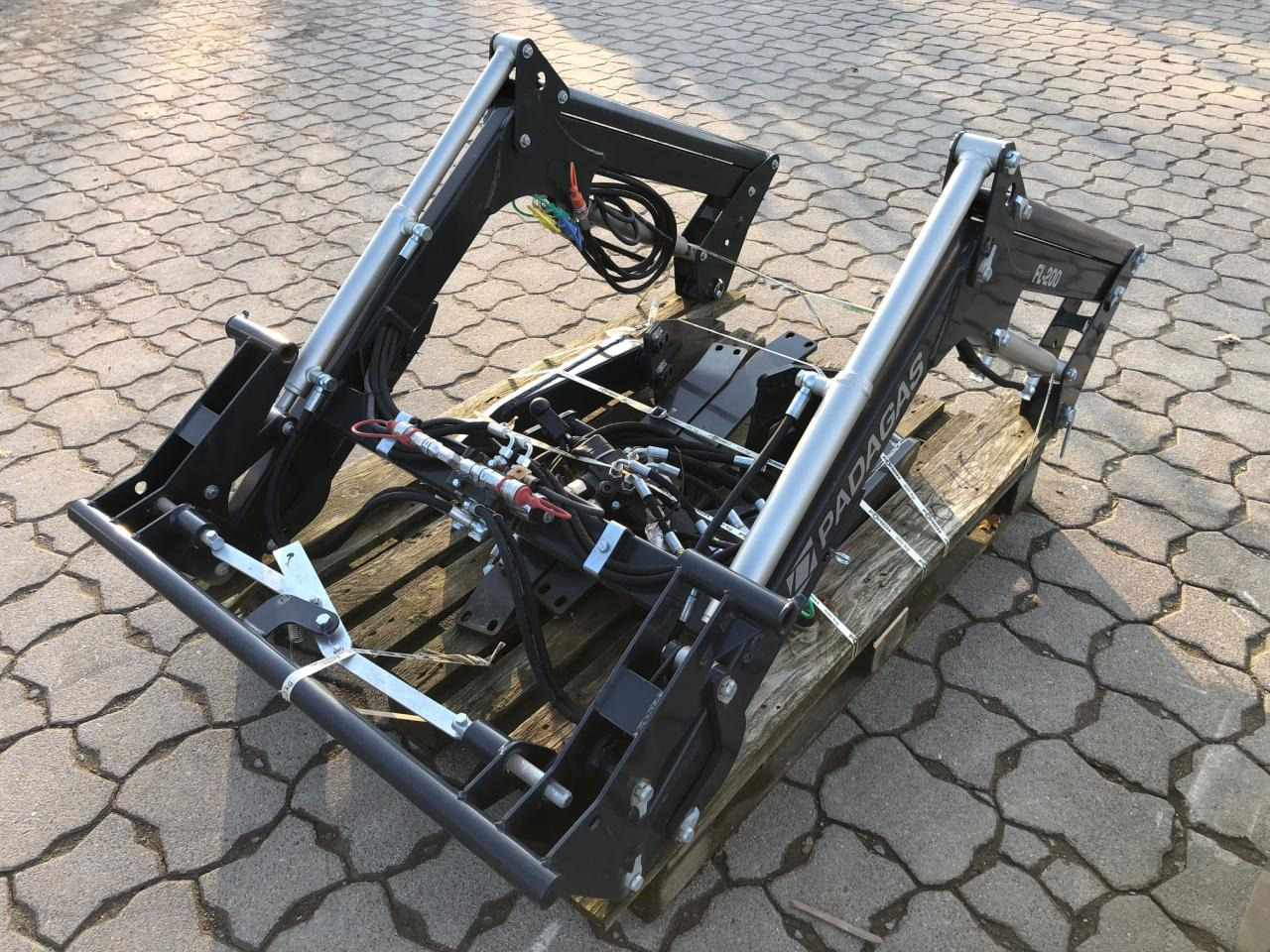 Solis PADAGAS FL200P Frontlader - ملحق: صورة 1 Solis PADAGAS FL200P Frontlader - ملحق: صورة 1