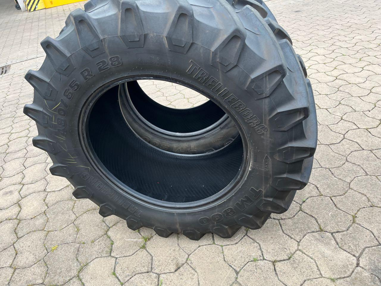 Trelleborg TM 800 - إطارات: صورة 1 Trelleborg TM 800 - إطارات: صورة 1