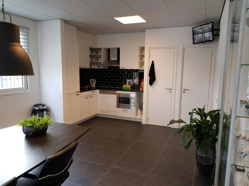 Bosch 100M2 COMPLETE OFFICE UNIT, FOTOS BEFORE AND AFTER / 2OFFICE + TOILET + KITCHEN + KANTOOR - حاوية البناء: صورة 5 Bosch 100M2 COMPLETE OFFICE UNIT, FOTOS BEFORE AND AFTER / 2OFFICE + TOILET + KITCHEN + KANTOOR - حاوية البناء: صورة 5