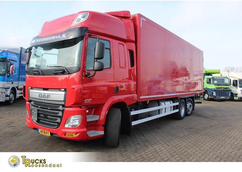 DAF CF 330 + 6X2 + LIFT - شاحنة مقفلة: صورة 1 DAF CF 330 + 6X2 + LIFT - شاحنة مقفلة: صورة 1