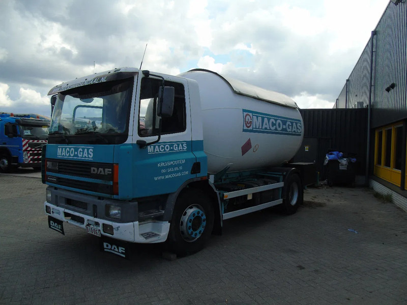 DAF CF 75.270 + 17.517LITER GAS TRANSPORT + PUMP - شاحنة صهريج: صورة 2 DAF CF 75.270 + 17.517LITER GAS TRANSPORT + PUMP - شاحنة صهريج: صورة 2
