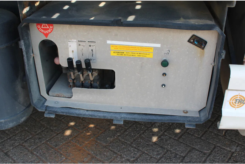 DAF CF 75.310 + HYDROLIC PLATFORM + EURO 5 + REMOTE + MANUAL - شاحنة نقل سيارات شاحنة: صورة 5 DAF CF 75.310 + HYDROLIC PLATFORM + EURO 5 + REMOTE + MANUAL - شاحنة نقل سيارات شاحنة: صورة 5