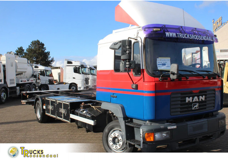 MAN 15 .224 + MANUAL + EURO 2 - شاحنة هيكل كابينة: صورة 1 MAN 15 .224 + MANUAL + EURO 2 - شاحنة هيكل كابينة: صورة 1