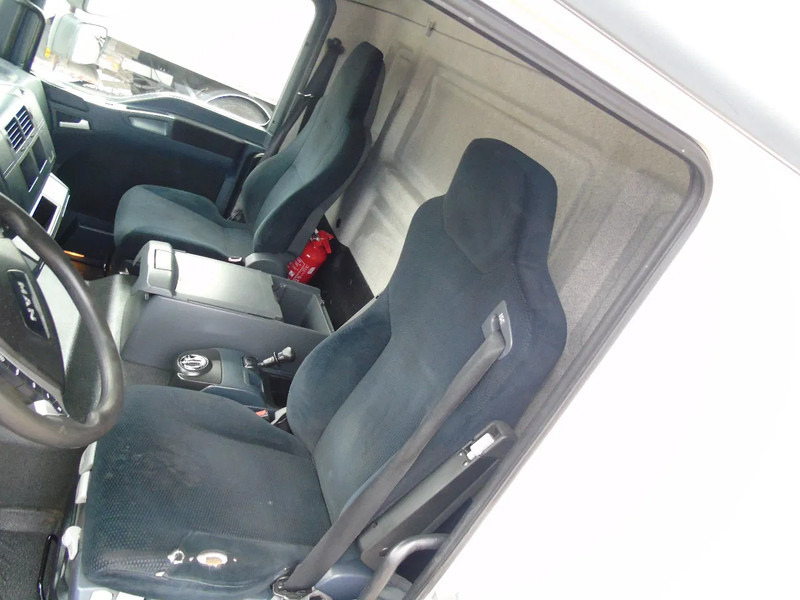 MAN TGL 12.250 + EURO 5 + LIFT - شاحنة مقفلة: صورة 2 MAN TGL 12.250 + EURO 5 + LIFT - شاحنة مقفلة: صورة 2