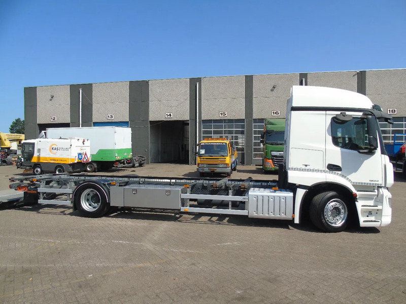Mercedes-Benz Actros 1924 + lift + euro 6 - شاحنات الحاويات / جسم علوي قابل للتغيير شاحنة: صورة 3 Mercedes-Benz Actros 1924 + lift + euro 6 - شاحنات الحاويات / جسم علوي قابل للتغيير شاحنة: صورة 3