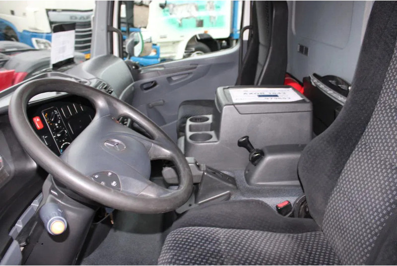 Mercedes-Benz Atego 1018 + LIFT - شاحنة مقفلة: صورة 3 Mercedes-Benz Atego 1018 + LIFT - شاحنة مقفلة: صورة 3