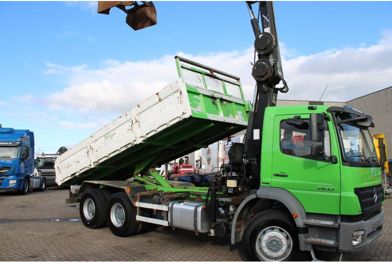Mercedes-Benz Axor 2633 + TIPPER + HIAB 144 + REMOTE + MANUAL - شاحنة كرين: صورة 2 Mercedes-Benz Axor 2633 + TIPPER + HIAB 144 + REMOTE + MANUAL - شاحنة كرين: صورة 2