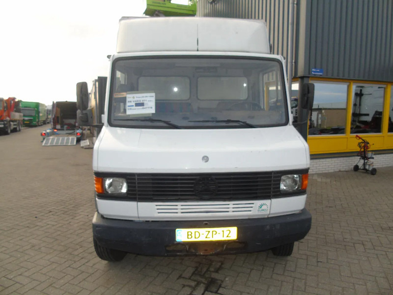 Mercedes-Benz Vario 813 811 + MANUAL + EURO 1 - شاحنة مقفلة: صورة 5 Mercedes-Benz Vario 813 811 + MANUAL + EURO 1 - شاحنة مقفلة: صورة 5
