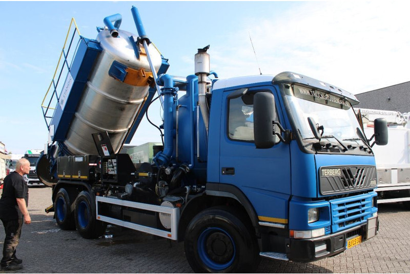Terberg FM 1450 WITTIG VACUM SYSTEM + TIPPER + FULLY WORKING + EURO 2 + ADR + 11,34m3 - شاحنة الشفط: صورة 2 Terberg FM 1450 WITTIG VACUM SYSTEM + TIPPER + FULLY WORKING + EURO 2 + ADR + 11,34m3 - شاحنة الشفط: صورة 2