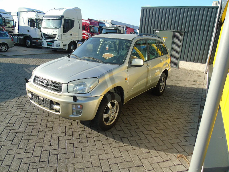 Toyota RAV4 + 4X4 + AUTOMAT + PETROL - سيارة دفع رباعي: صورة 2 Toyota RAV4 + 4X4 + AUTOMAT + PETROL - سيارة دفع رباعي: صورة 2
