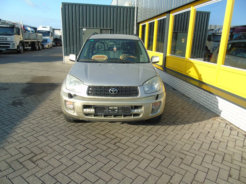 سيارة دفع رباعي Toyota RAV4 + 4X4 + AUTOMAT + PETROL: صورة 7 سيارة دفع رباعي Toyota RAV4 + 4X4 + AUTOMAT + PETROL: صورة 7