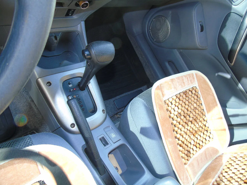 سيارة دفع رباعي Toyota RAV4 + 4X4 + AUTOMAT + PETROL: صورة 6 سيارة دفع رباعي Toyota RAV4 + 4X4 + AUTOMAT + PETROL: صورة 6