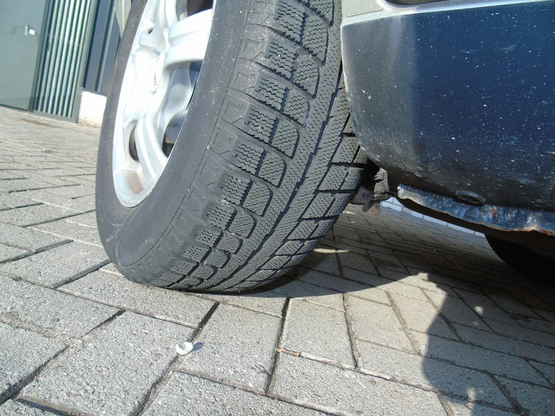 سيارة دفع رباعي Toyota RAV4 + 4X4 + AUTOMAT + PETROL: صورة 16 سيارة دفع رباعي Toyota RAV4 + 4X4 + AUTOMAT + PETROL: صورة 16