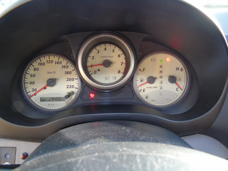 سيارة دفع رباعي Toyota RAV4 + 4X4 + AUTOMAT + PETROL: صورة 12 سيارة دفع رباعي Toyota RAV4 + 4X4 + AUTOMAT + PETROL: صورة 12