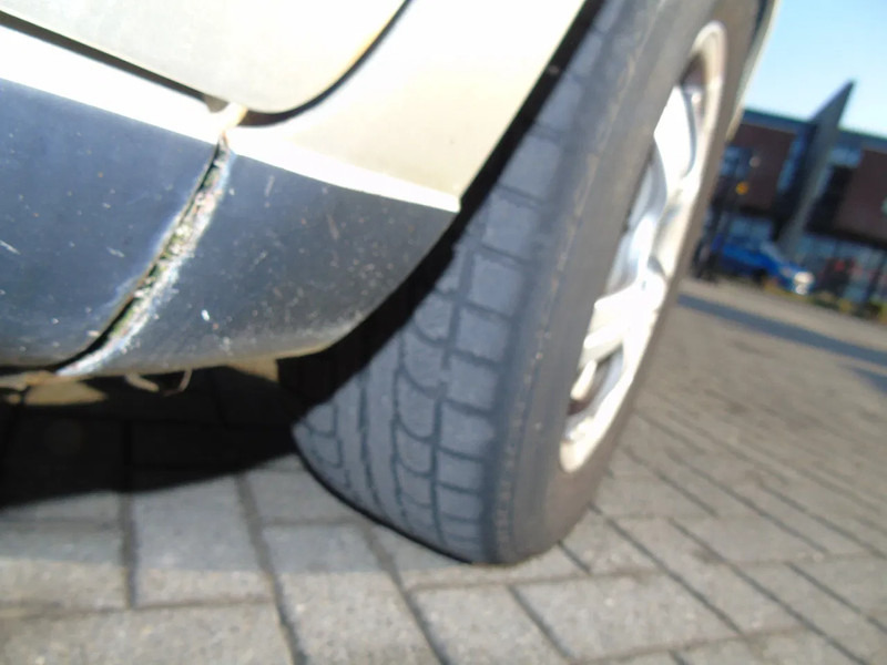 سيارة دفع رباعي Toyota RAV4 + 4X4 + AUTOMAT + PETROL: صورة 17 سيارة دفع رباعي Toyota RAV4 + 4X4 + AUTOMAT + PETROL: صورة 17