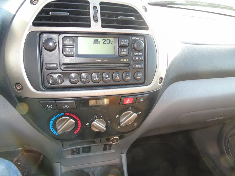 سيارة دفع رباعي Toyota RAV4 + 4X4 + AUTOMAT + PETROL: صورة 20 سيارة دفع رباعي Toyota RAV4 + 4X4 + AUTOMAT + PETROL: صورة 20