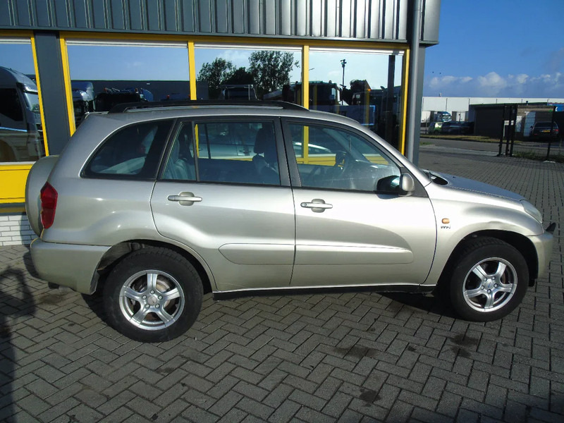 Toyota RAV4 + 4X4 + AUTOMAT + PETROL - سيارة دفع رباعي: صورة 3 Toyota RAV4 + 4X4 + AUTOMAT + PETROL - سيارة دفع رباعي: صورة 3