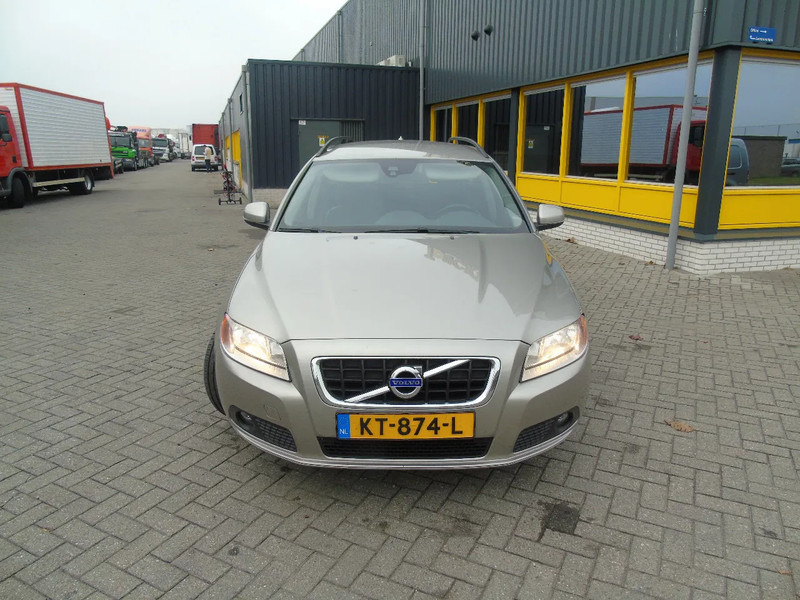 Volvo V70 + manual - هاتشباك: صورة 2 Volvo V70 + manual - هاتشباك: صورة 2