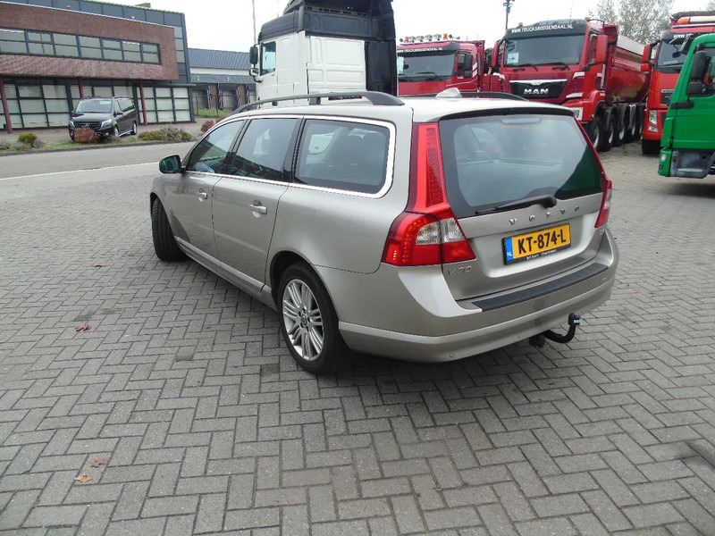 Volvo V70 + manual - هاتشباك: صورة 4 Volvo V70 + manual - هاتشباك: صورة 4