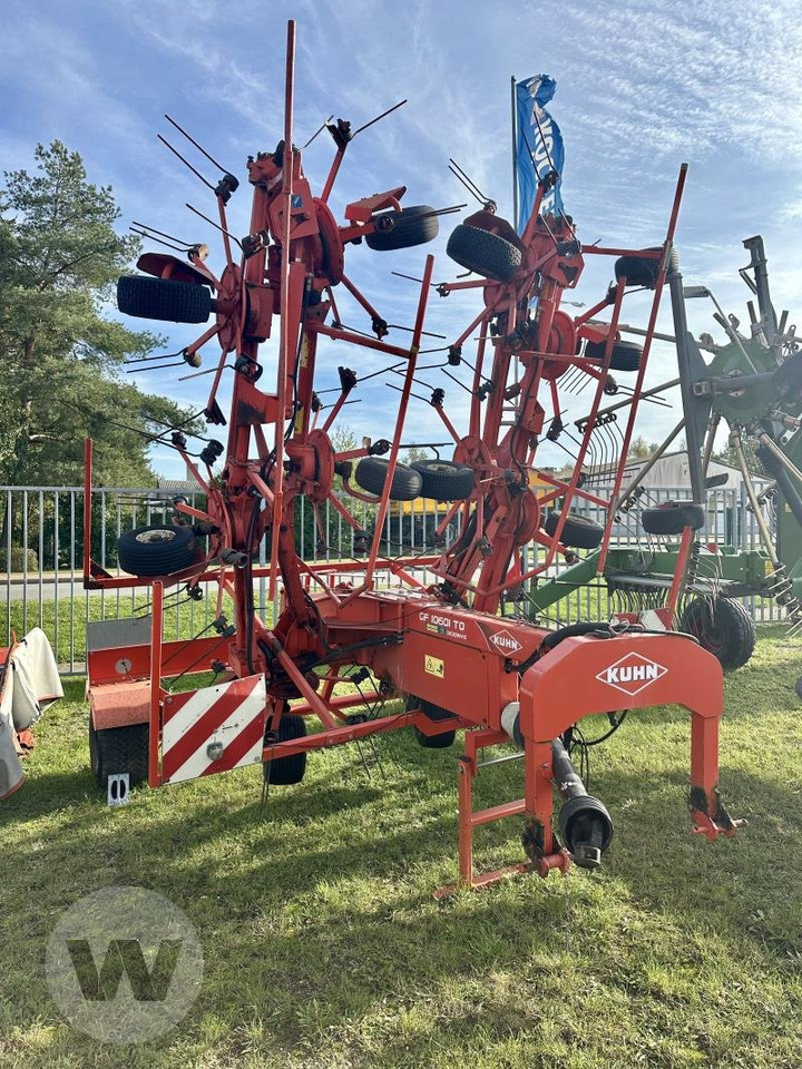 Kuhn GF 10601 - آلة تيبيس العشب/ آلة جمع العشب: صورة 2 Kuhn GF 10601 - آلة تيبيس العشب/ آلة جمع العشب: صورة 2