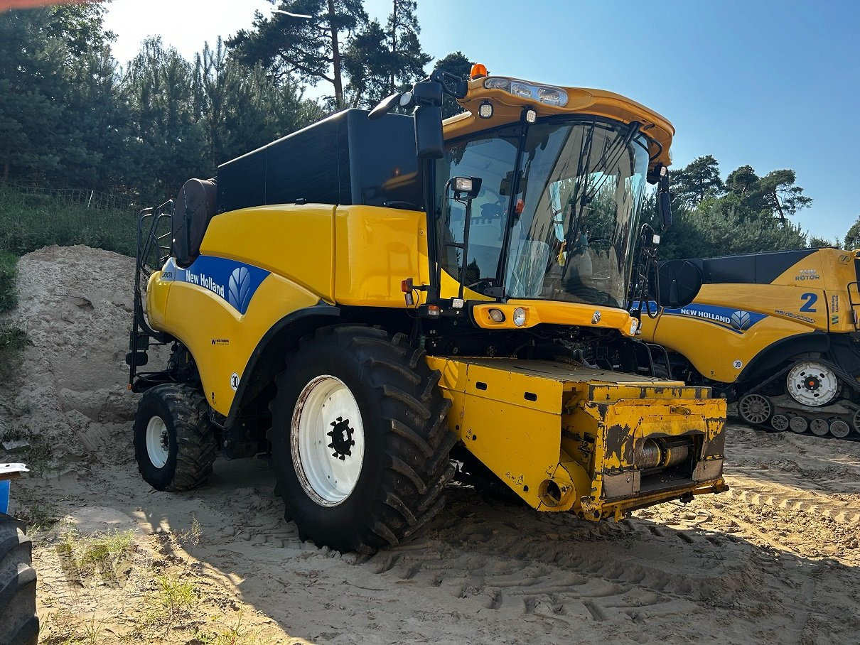 New Holland CR 9070 ELEV - جرار: صورة 1 New Holland CR 9070 ELEV - جرار: صورة 1