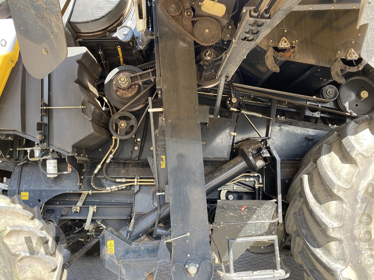 New Holland CR 9090 - حصادة موحَّدة: صورة 2 New Holland CR 9090 - حصادة موحَّدة: صورة 2