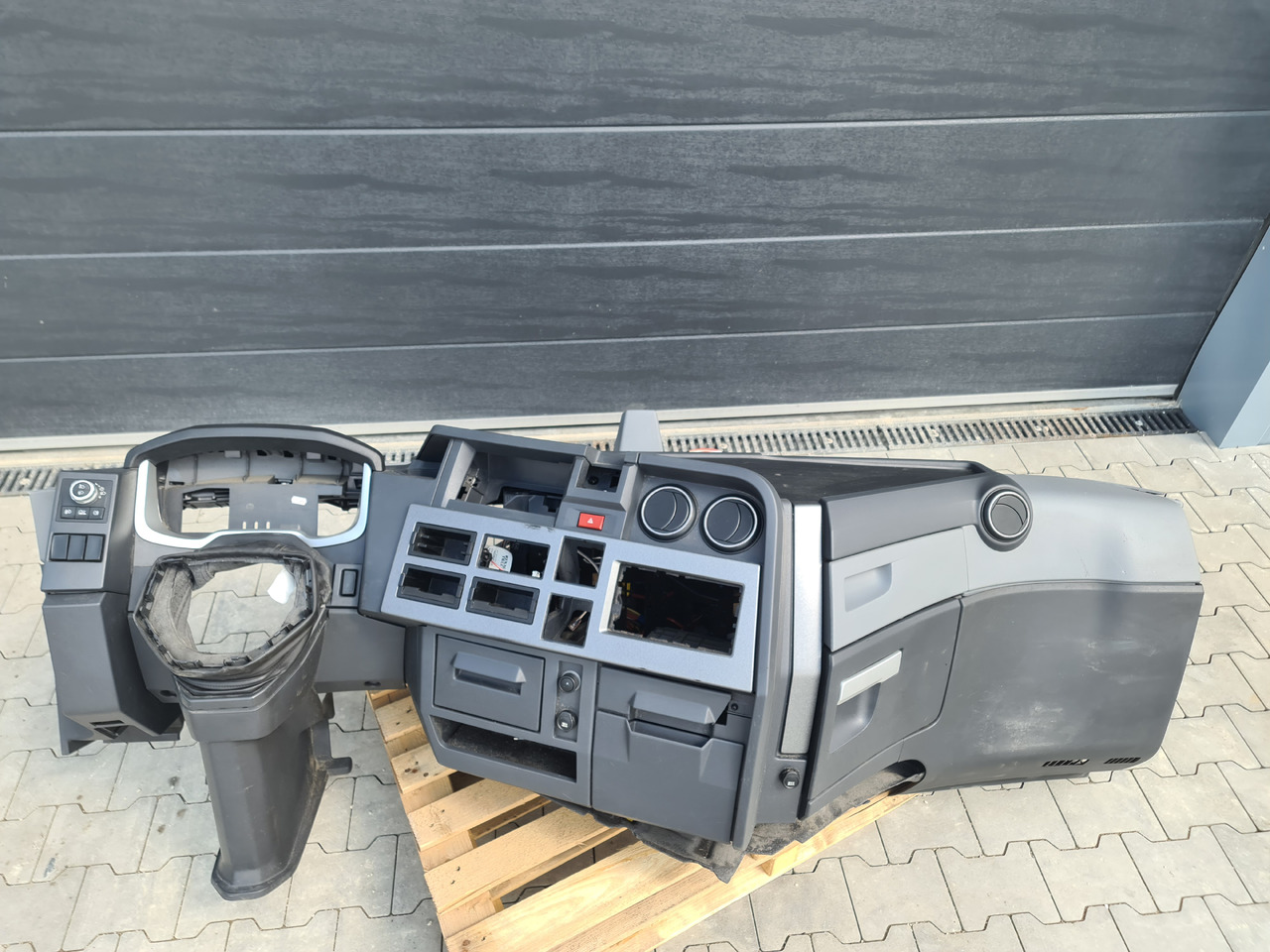 RENAULT RANGE T / COMPLETE DASHBOARD - لوحة القيادة: صورة 1 RENAULT RANGE T / COMPLETE DASHBOARD - لوحة القيادة: صورة 1