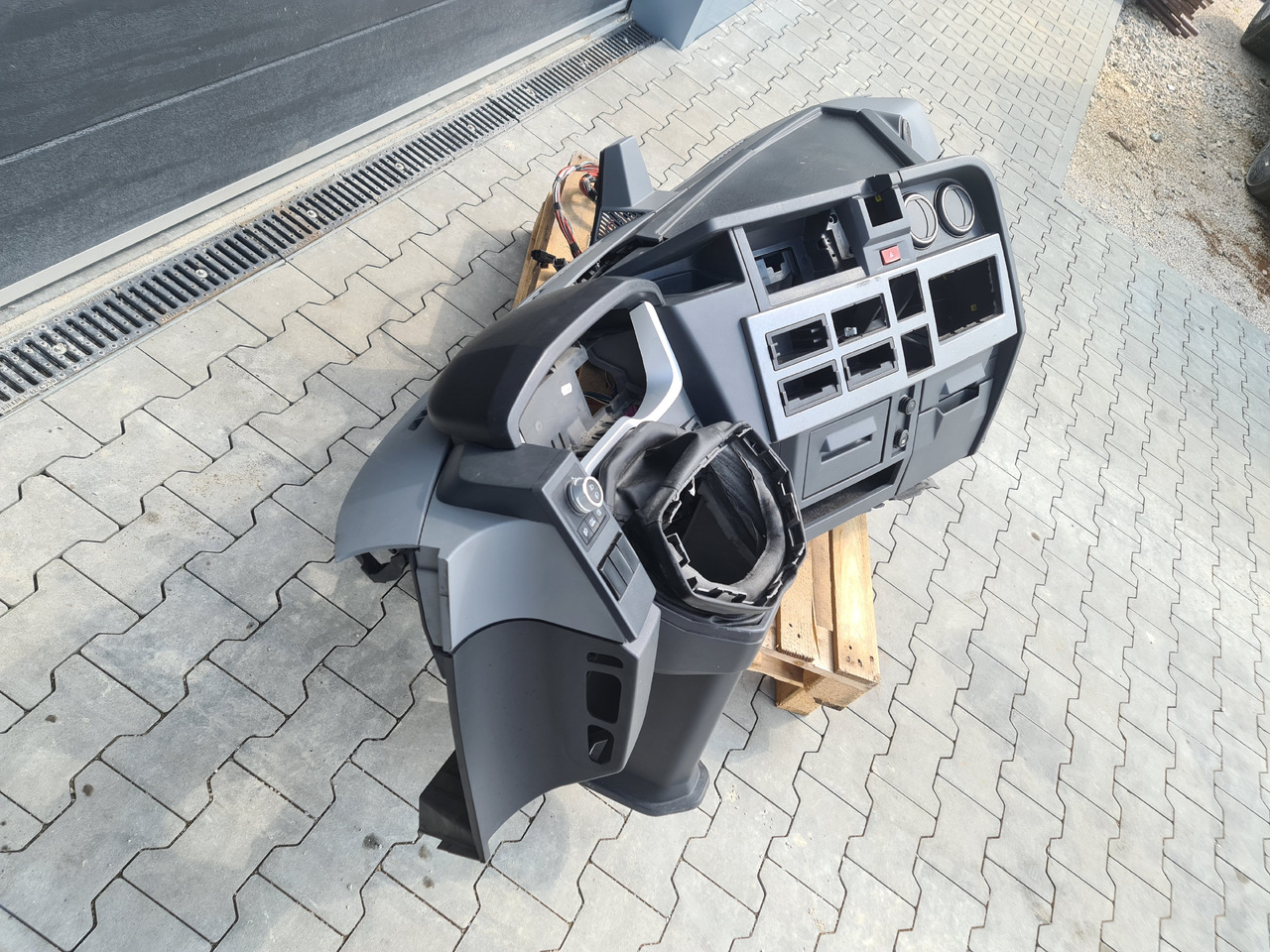 RENAULT RANGE T / COMPLETE DASHBOARD - لوحة القيادة: صورة 2 RENAULT RANGE T / COMPLETE DASHBOARD - لوحة القيادة: صورة 2