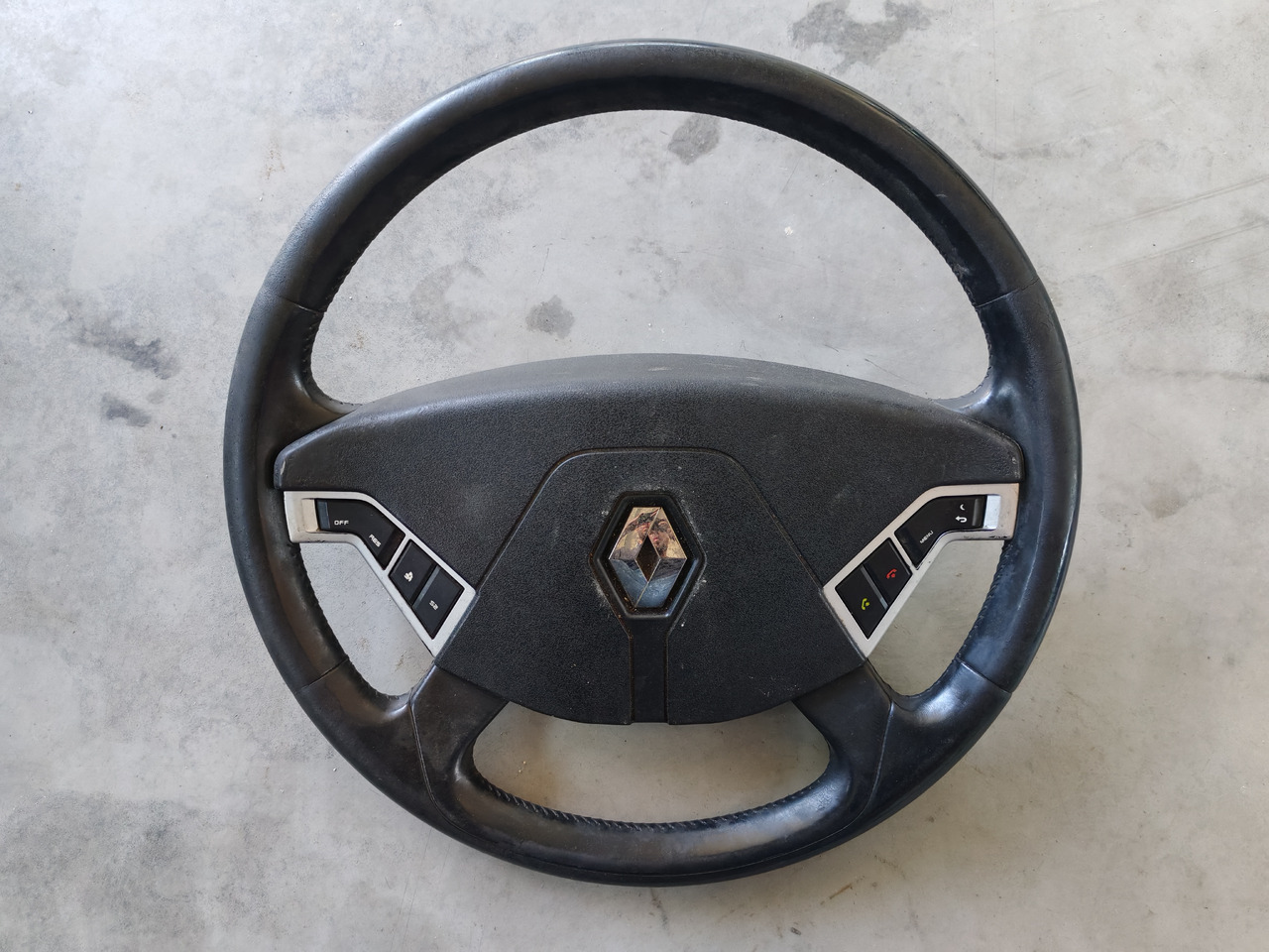 RENAULT RANGE T / STEERING WHEEL / 7484519945 - عجلة القيادة: صورة 1 RENAULT RANGE T / STEERING WHEEL / 7484519945 - عجلة القيادة: صورة 1