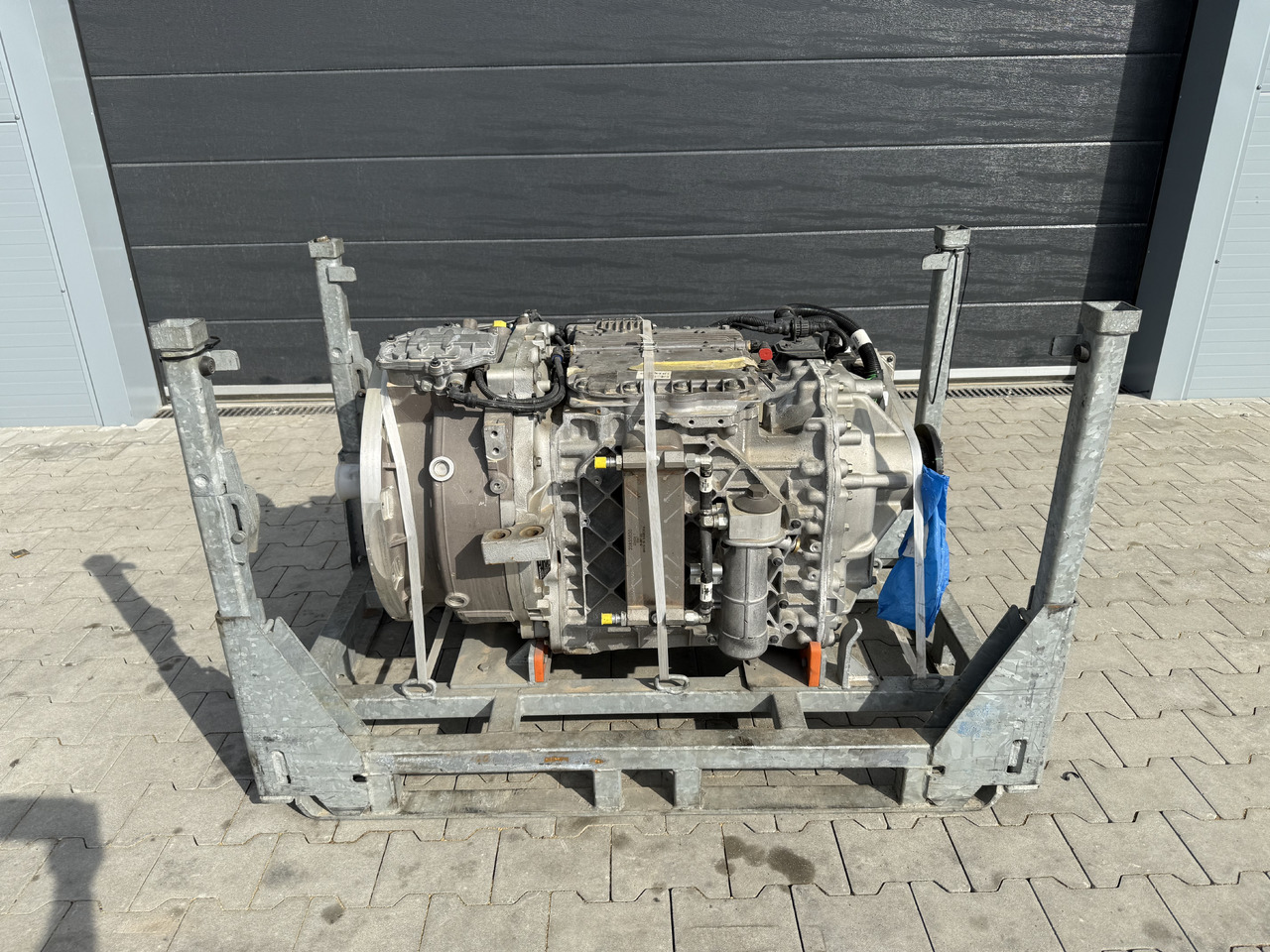VOLVO BUS HYBRID Automatic gearbox AT2412F electric motor EMDS120 (EMD300B) / NEW - صندوق التروس - حافلة المدينة: صورة 2 VOLVO BUS HYBRID Automatic gearbox AT2412F electric motor EMDS120 (EMD300B) / NEW - صندوق التروس - حافلة المدينة: صورة 2