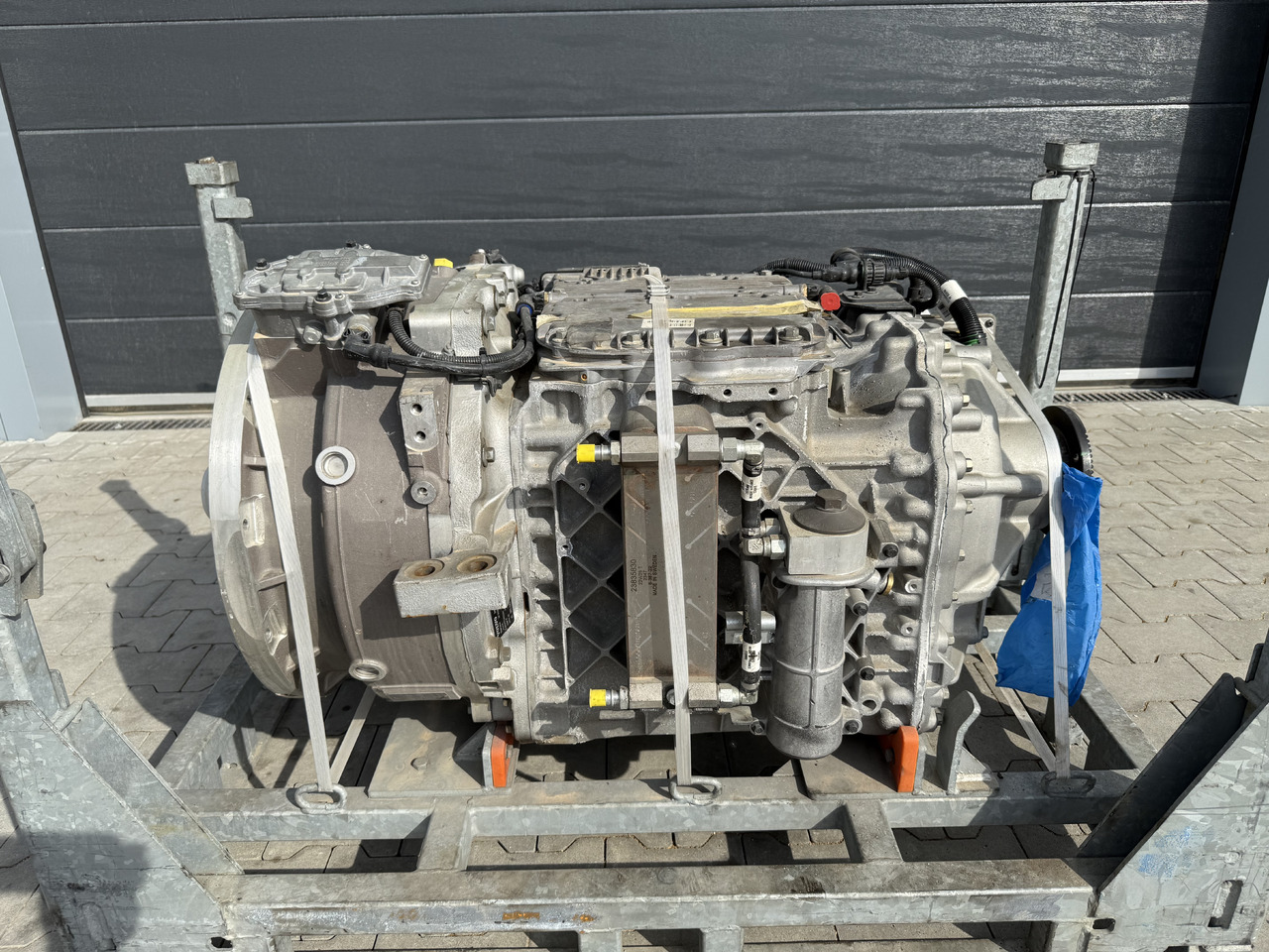 VOLVO BUS HYBRID Automatic gearbox AT2412F electric motor EMDS120 (EMD300B) / NEW - صندوق التروس - حافلة المدينة: صورة 1 VOLVO BUS HYBRID Automatic gearbox AT2412F electric motor EMDS120 (EMD300B) / NEW - صندوق التروس - حافلة المدينة: صورة 1