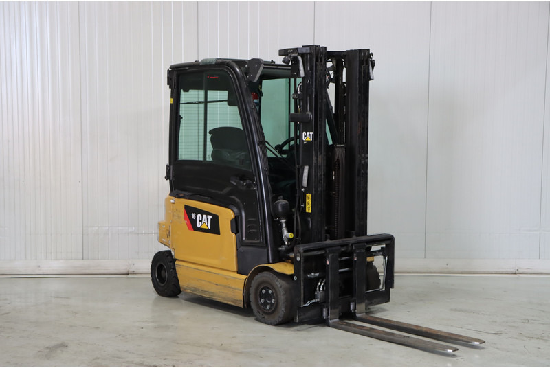 Caterpillar EP16ACN - رافعة شوكية كهربائية: صورة 1 Caterpillar EP16ACN - رافعة شوكية كهربائية: صورة 1