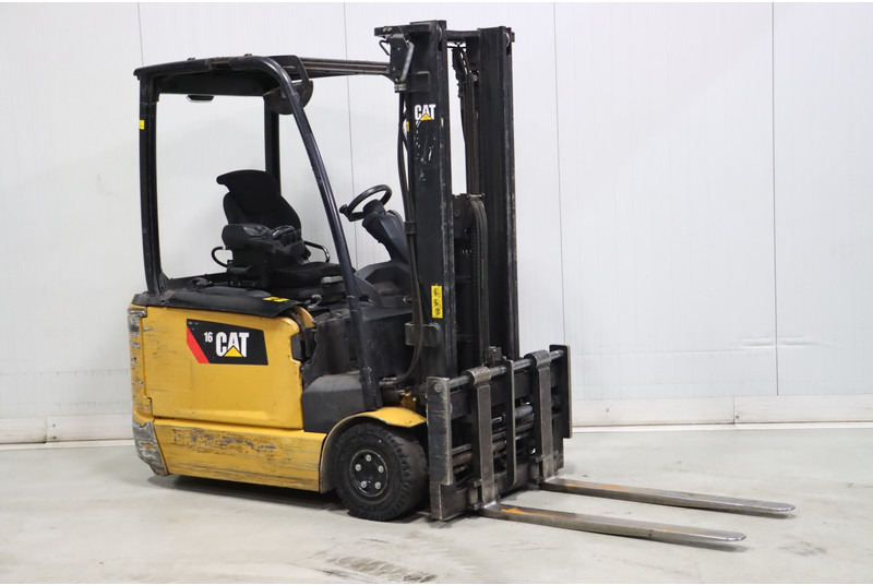 Caterpillar EP16ANT - رافعة شوكية كهربائية: صورة 1 Caterpillar EP16ANT - رافعة شوكية كهربائية: صورة 1