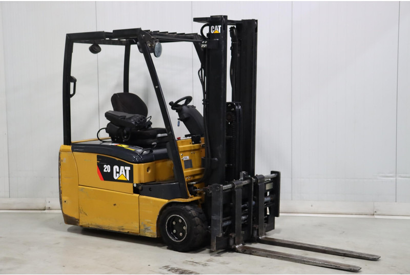 Caterpillar EP20PNT - رافعة شوكية كهربائية: صورة 1 Caterpillar EP20PNT - رافعة شوكية كهربائية: صورة 1