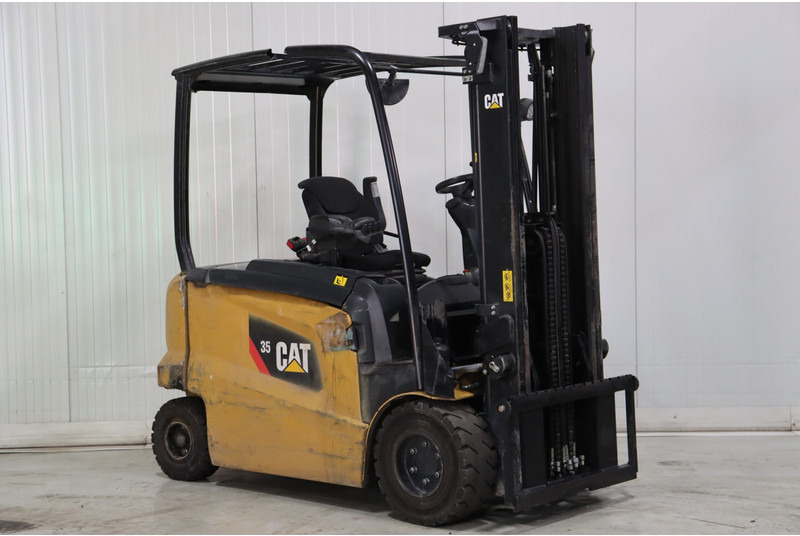 Caterpillar EP35N - رافعة شوكية كهربائية: صورة 1 Caterpillar EP35N - رافعة شوكية كهربائية: صورة 1