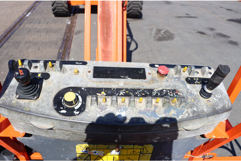 JLG 800AJ - شاحنة ذراع مفصلي: صورة 2 JLG 800AJ - شاحنة ذراع مفصلي: صورة 2