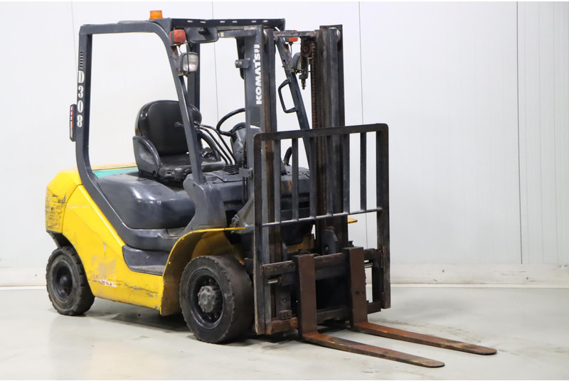 Komatsu FD25T-16 - رافعة شوكية ديزل: صورة 1 Komatsu FD25T-16 - رافعة شوكية ديزل: صورة 1