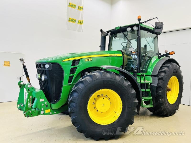 John Deere 8330 - جرار: صورة 1 John Deere 8330 - جرار: صورة 1