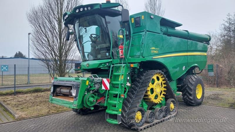 John Deere S790 - حصادة موحَّدة: صورة 1 John Deere S790 - حصادة موحَّدة: صورة 1
