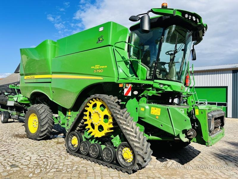 John Deere S790 - حصادة موحَّدة: صورة 3 John Deere S790 - حصادة موحَّدة: صورة 3